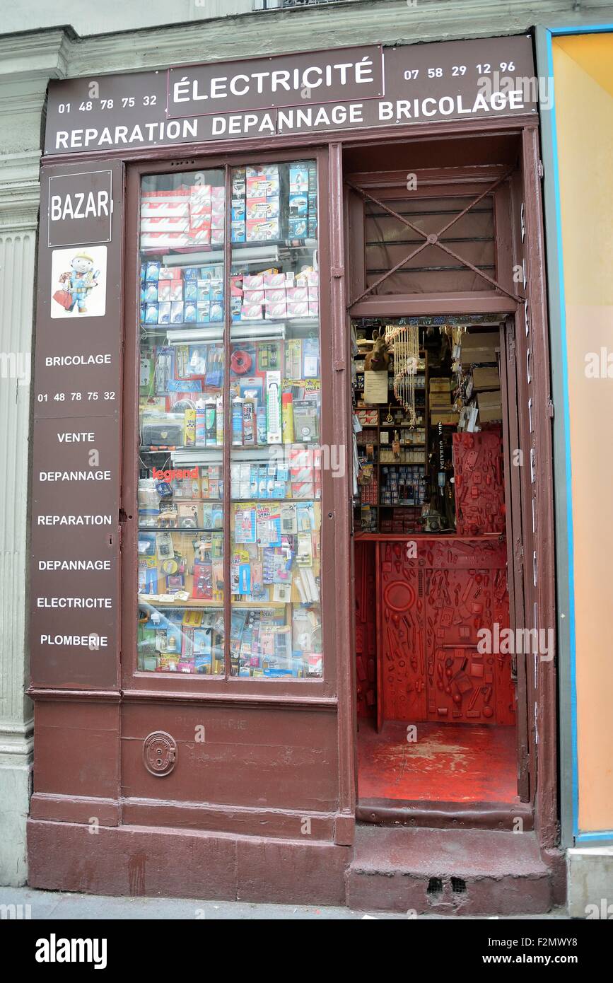 Magasin de bricolage paris Banque de photographies et d'images à haute  résolution - Alamy