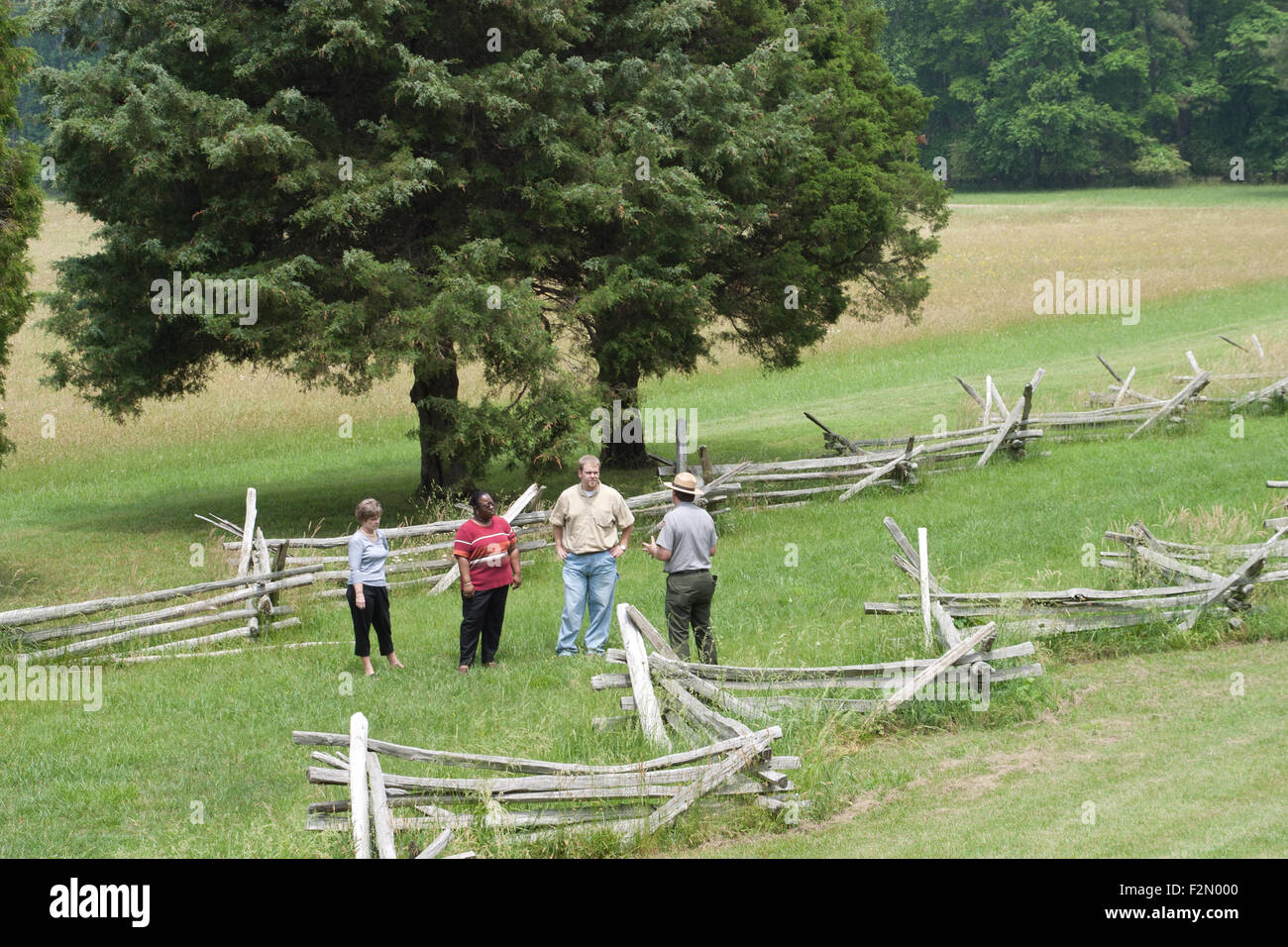 Un garde-parc National sensibilise les visiteurs à Yorktown Battlefield, Yorktown, VA Banque D'Images