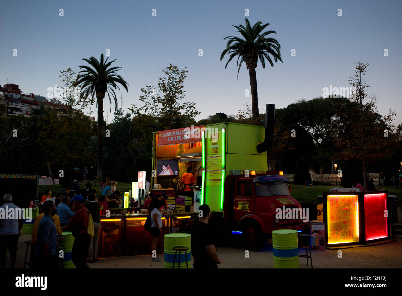 Barcelone, Espagne. 21 Septembre, 2015. Un camion alimentaire est vu dans le Parc de la Ciutadella durant la Merce Festival (Festes de la Merce) à Barcelone, Espagne, le 21 septembre 2015. Le Parc de la Ciutadella à Barcelone est le paramètre pour les représentations et les activités dans le cadre des festivités de la Merce 2015. Crédit : Jordi Boixareu/Alamy Live News Banque D'Images