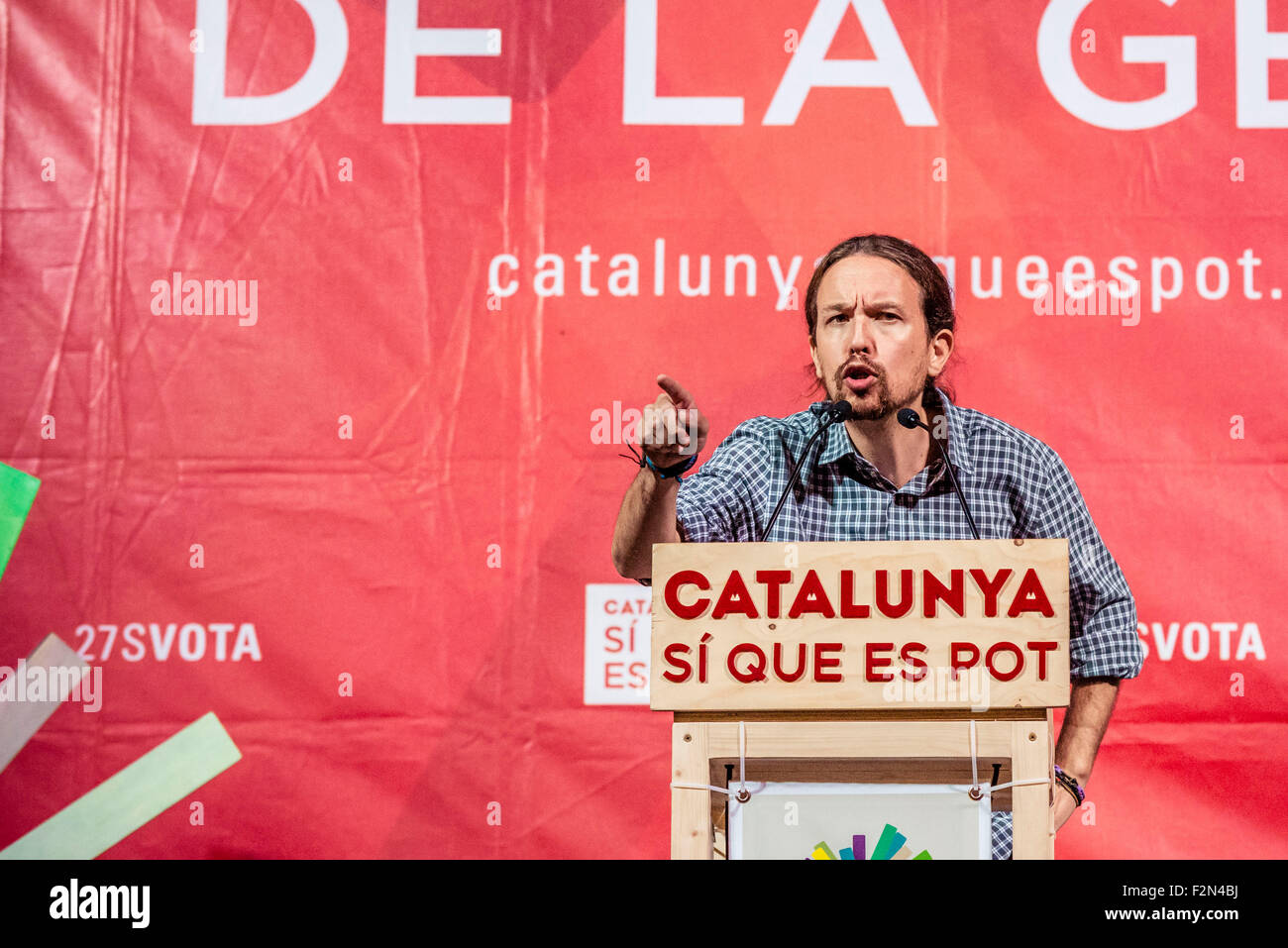 Barcelone, Espagne. 21 septembre 2015 : Pablo Iglesias, secrétaire général de Podemos, parle à la campagne centrale réunion de la liste électorale de gauche 'Catalunya Si que es Pot' (Catalogne oui nous le pouvons) pour l'élections autonome de Catalogne à Barcelone : Crédit matthi/Alamy Live News Banque D'Images