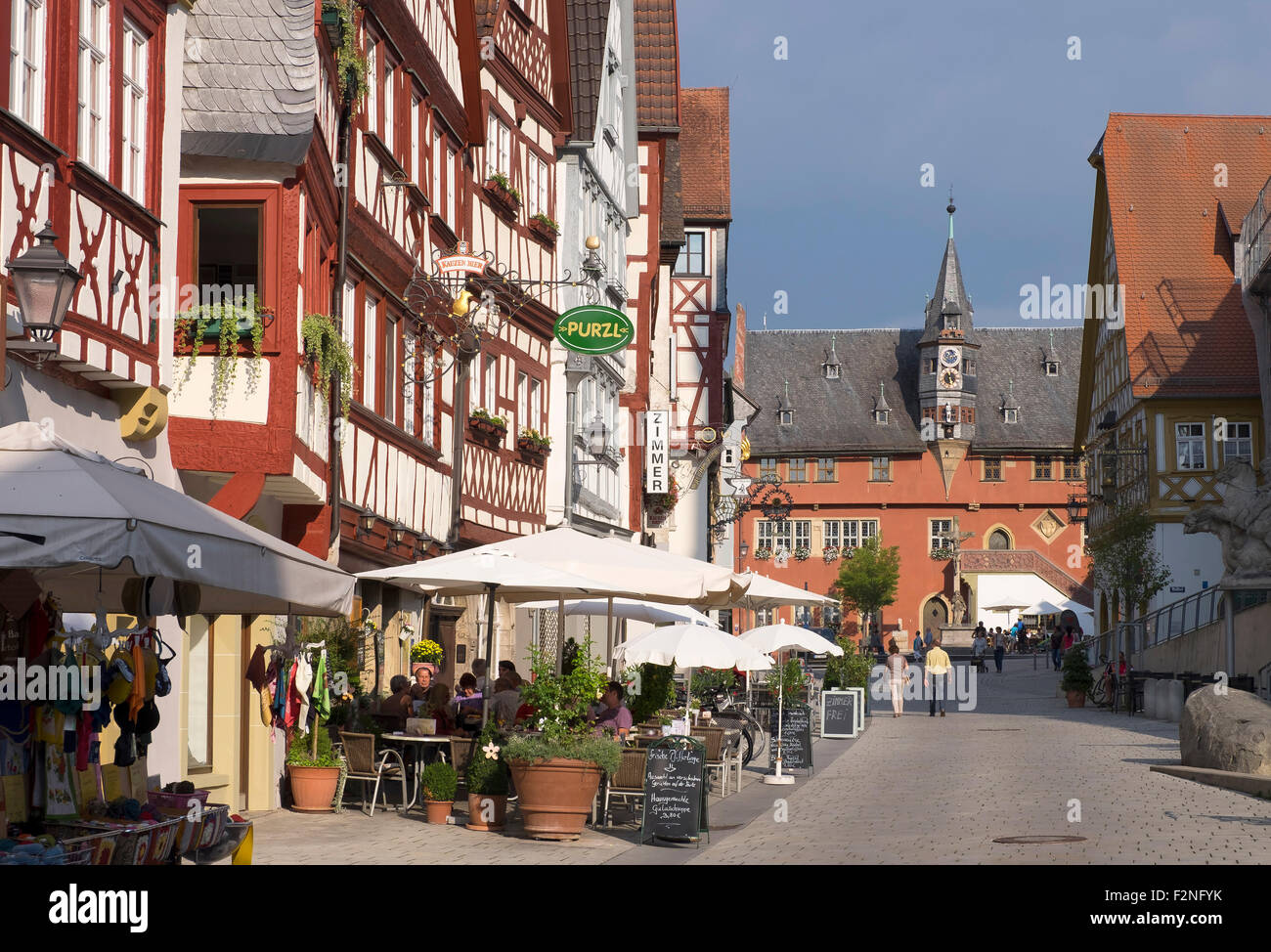 Maisons à colombages le long de la rue principale et de la mairie, Ochsenfurt, Franconia, en Basse-franconie, Franconia, Bavaria, Germany Banque D'Images
