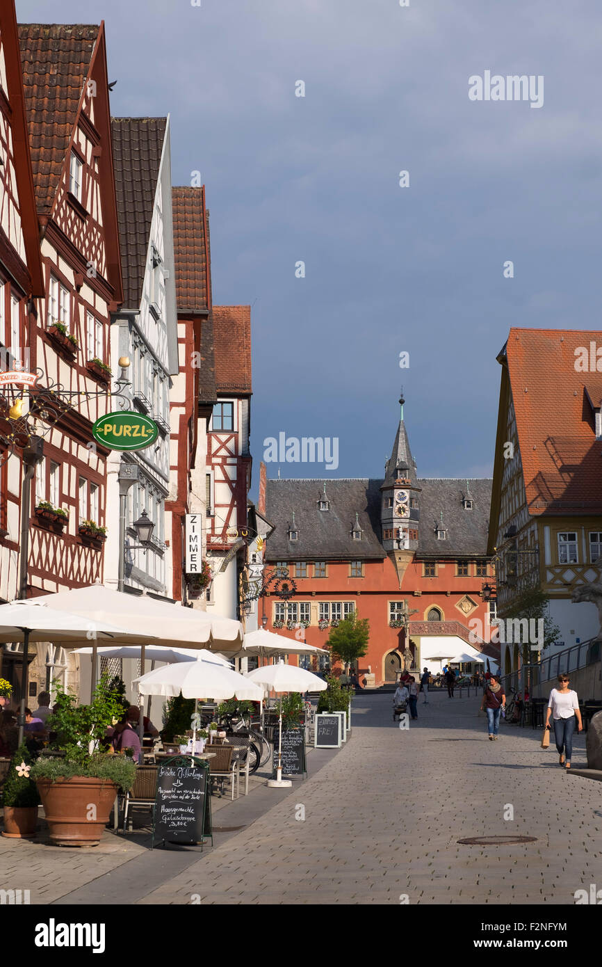 Maisons à colombages le long de la rue principale et de la mairie, Ochsenfurt, Franconia, en Basse-franconie, Franconia, Bavaria, Germany Banque D'Images