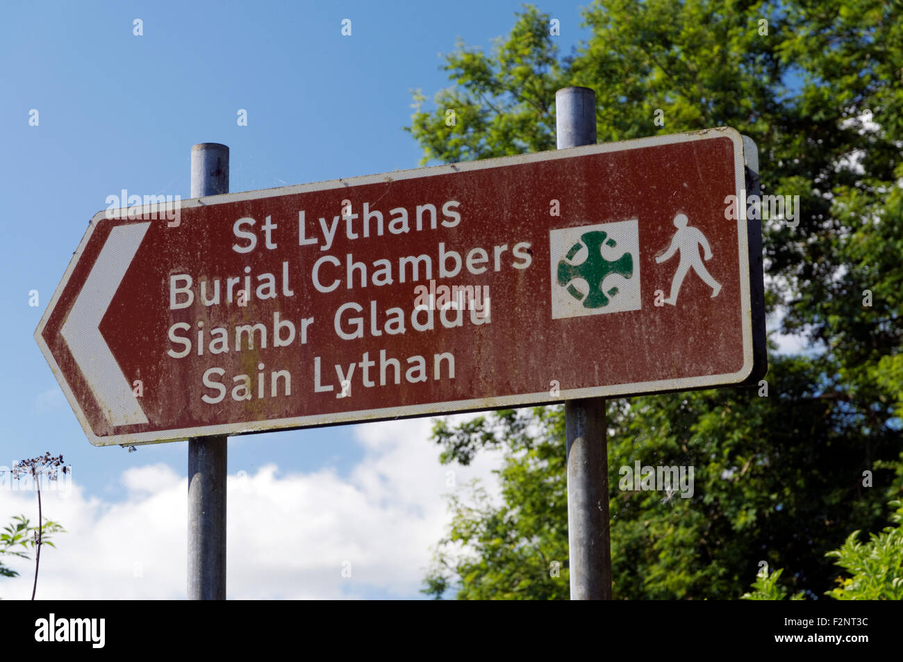 Site du patrimoine Brown signe pour Lythans St chambre funéraire, Vale of Glamorgan, Pays de Galles, Royaume-Uni. Banque D'Images