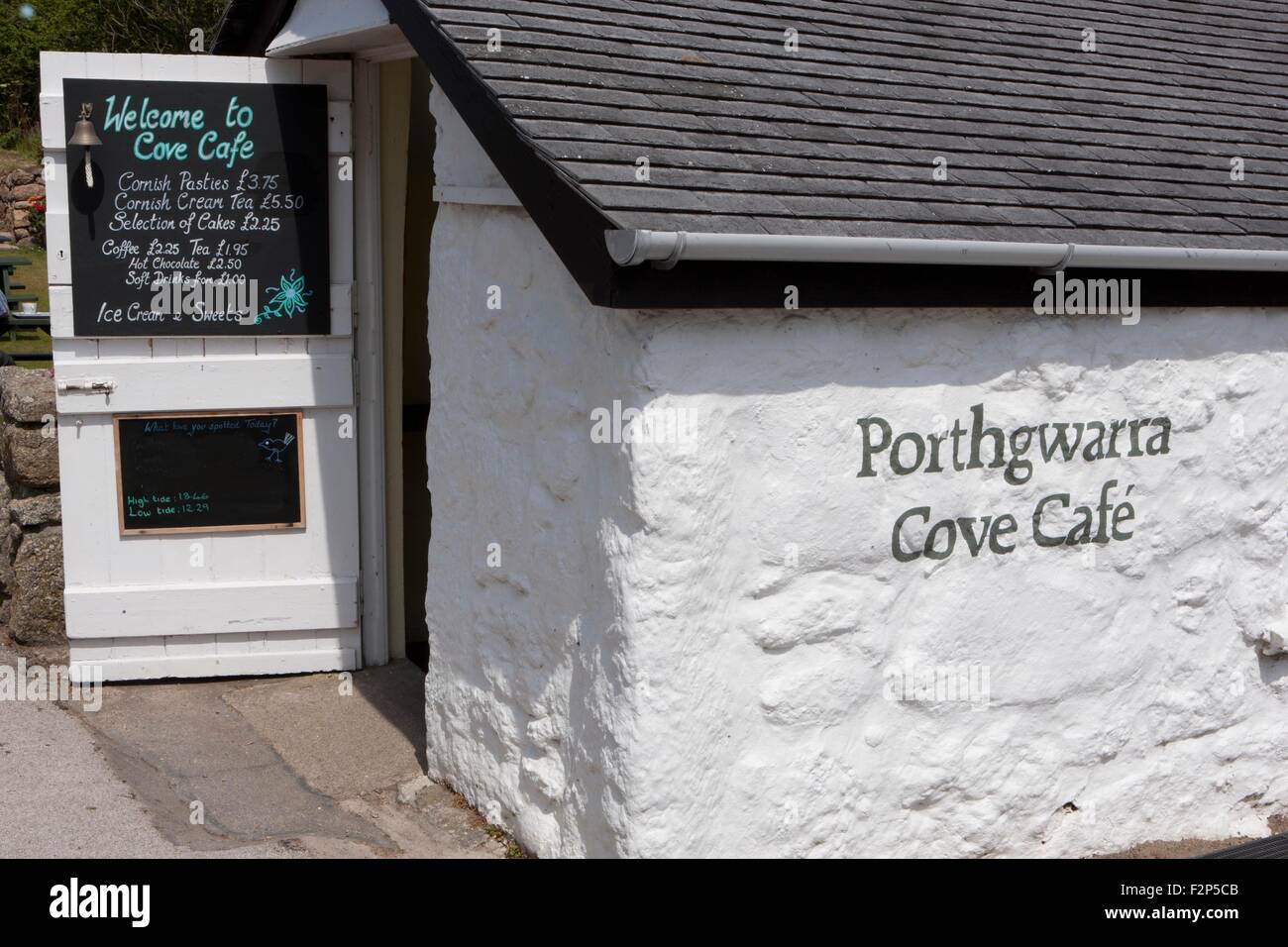 Tha cafe sur Porthgwarra Cove est un petit hameau près de St Levan, Cornwall, utilisé dans le tournage de Poldark. Banque D'Images