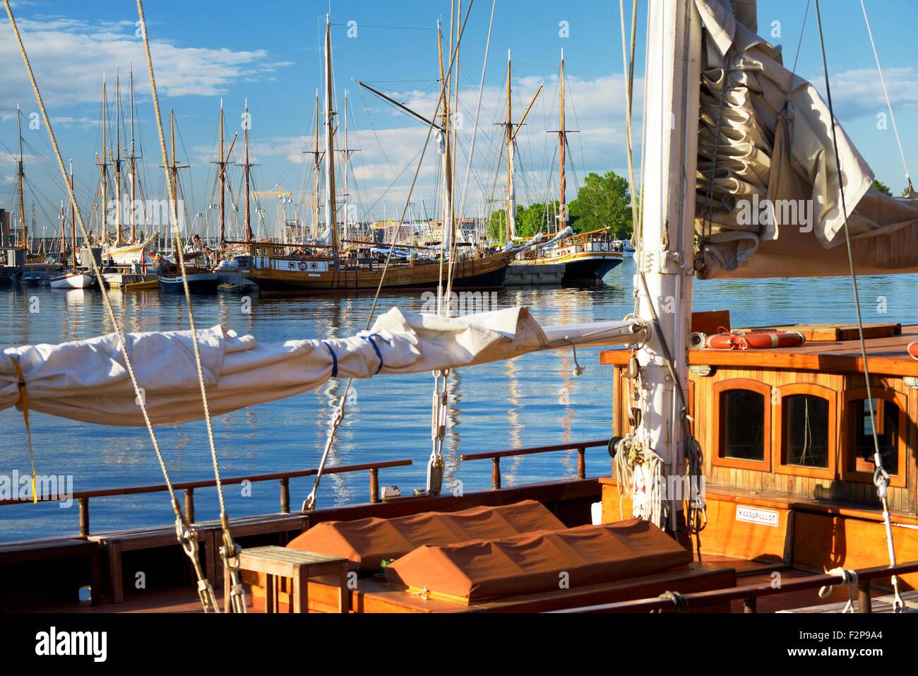 Helsinki, Finlande. Voiliers dans le port de Pohjoissatama, Helsinki. Banque D'Images