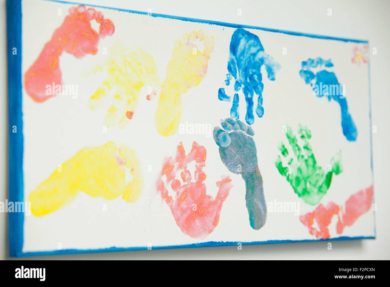 Toile Avec Des Empreintes De Mains Et Des Enfants Photo Stock Alamy