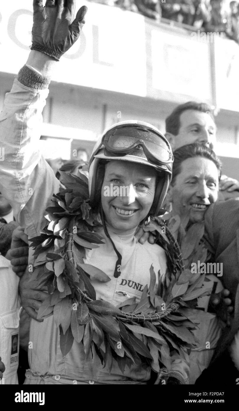 John Surtees remportant le GP 1966 Syracuse Banque D'Images
