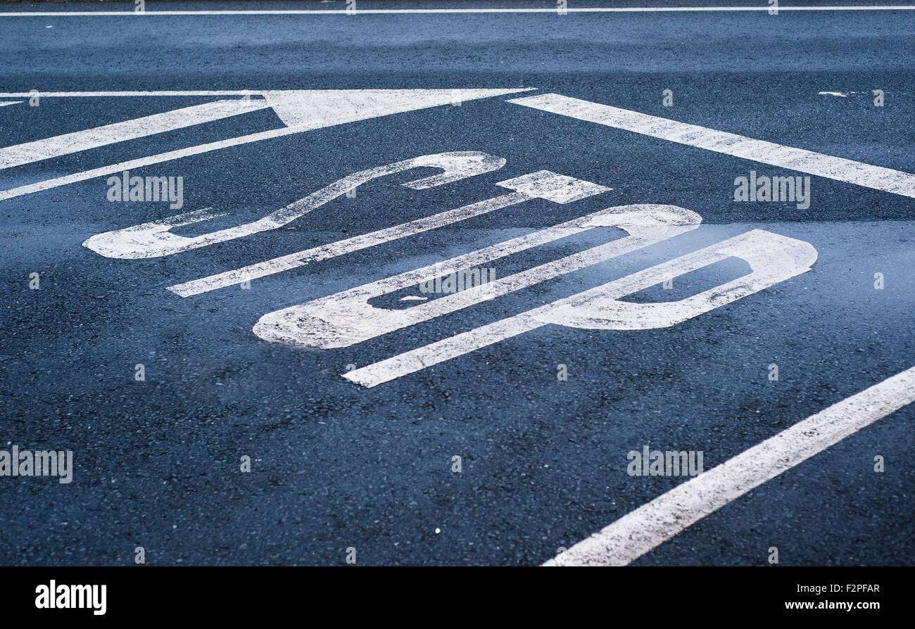 Signal d'arrêt sur le tarmac Banque D'Images