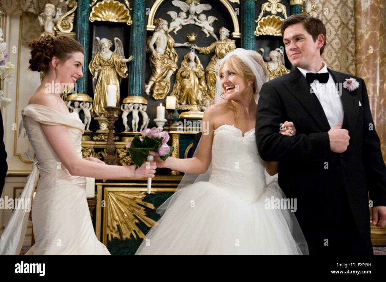 BRIDE WARS 2009 film avec de gauche Anne Hathaway, Kate Hudson, Steve Howey Banque D'Images