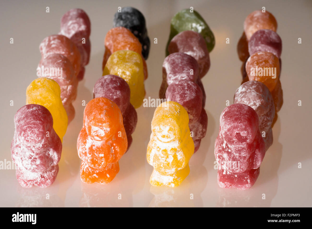 Jelly Baby's, un très doux confiserie sucrée. Métaphore visuelle pour beaucoup de choses. Banque D'Images