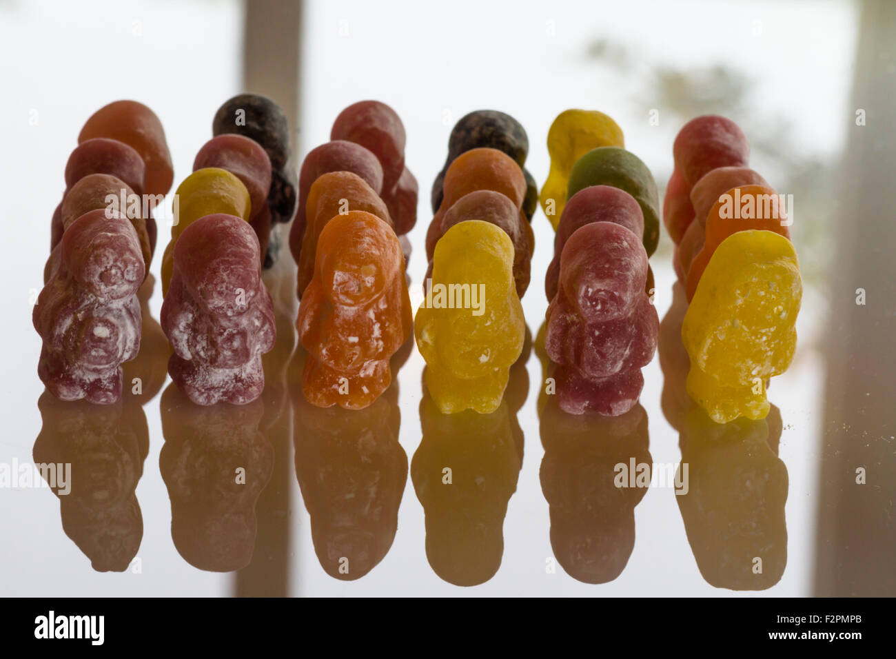 Jelly Baby's, un très doux confiserie sucrée. Métaphore visuelle pour beaucoup de choses. Banque D'Images