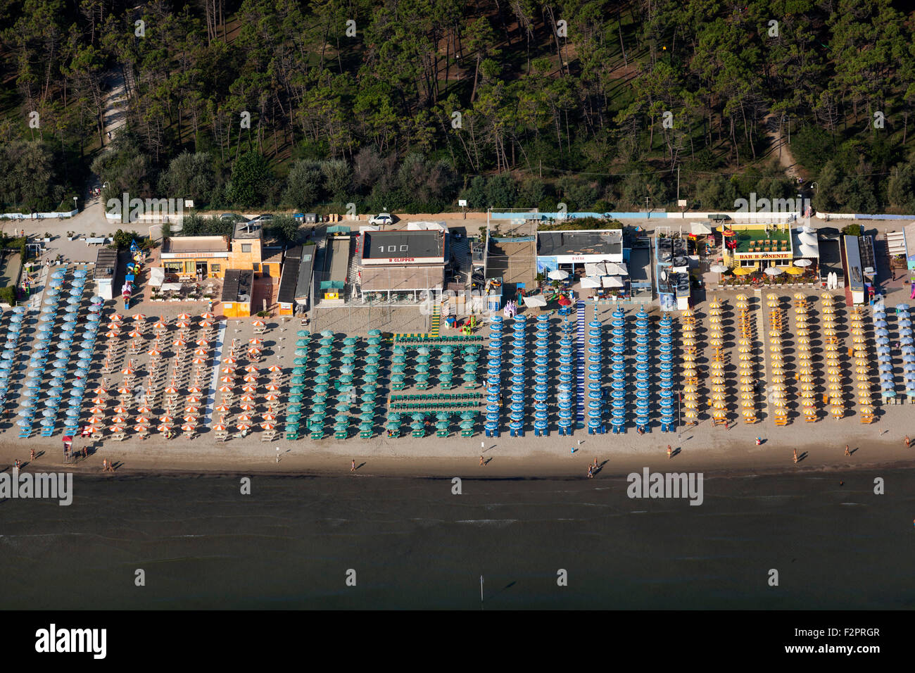 Photographie aérienne d'une plage de la côte Adriatique Banque D'Images