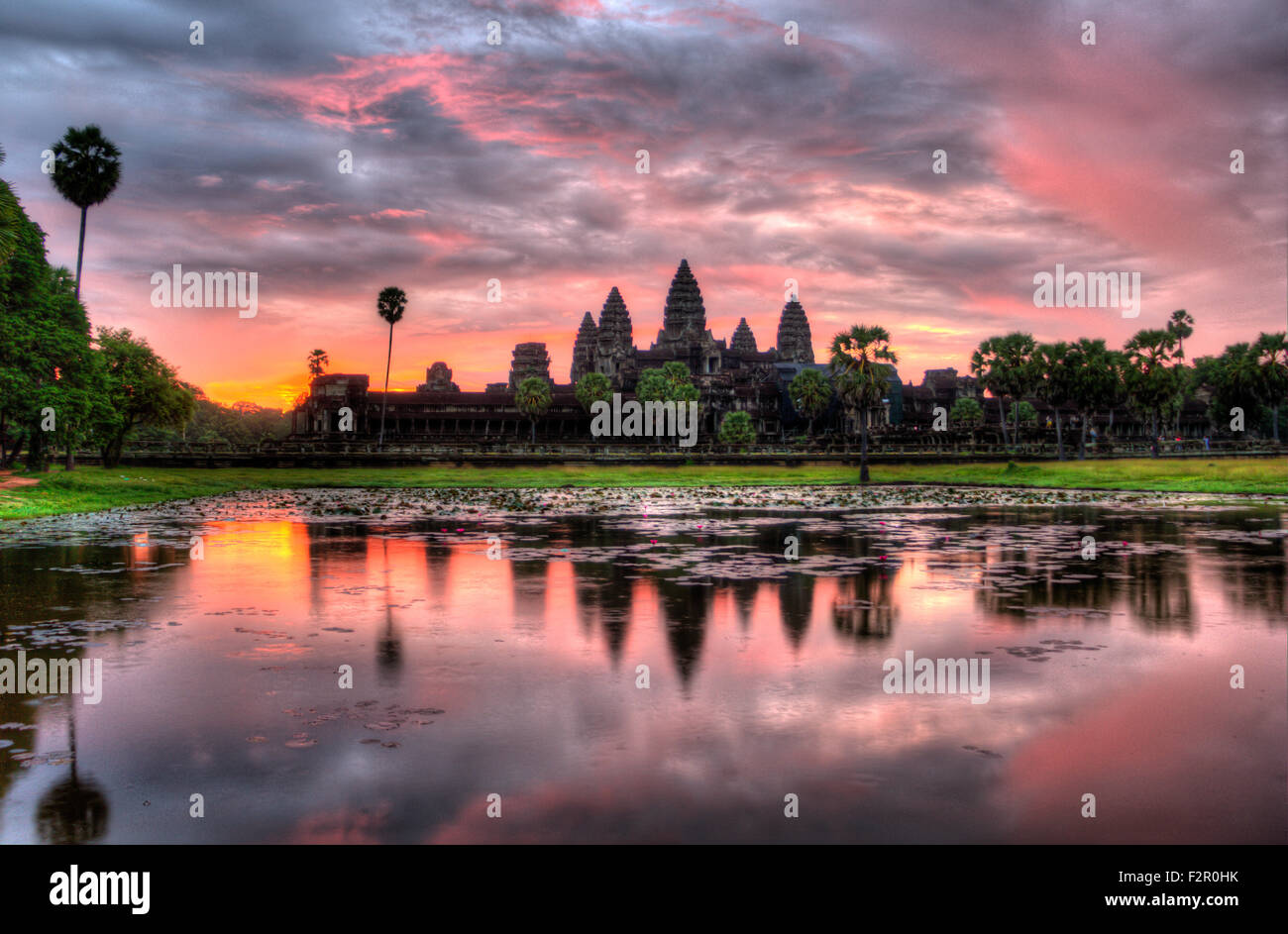 Lever du soleil sur Angkor Wat HDR Banque D'Images