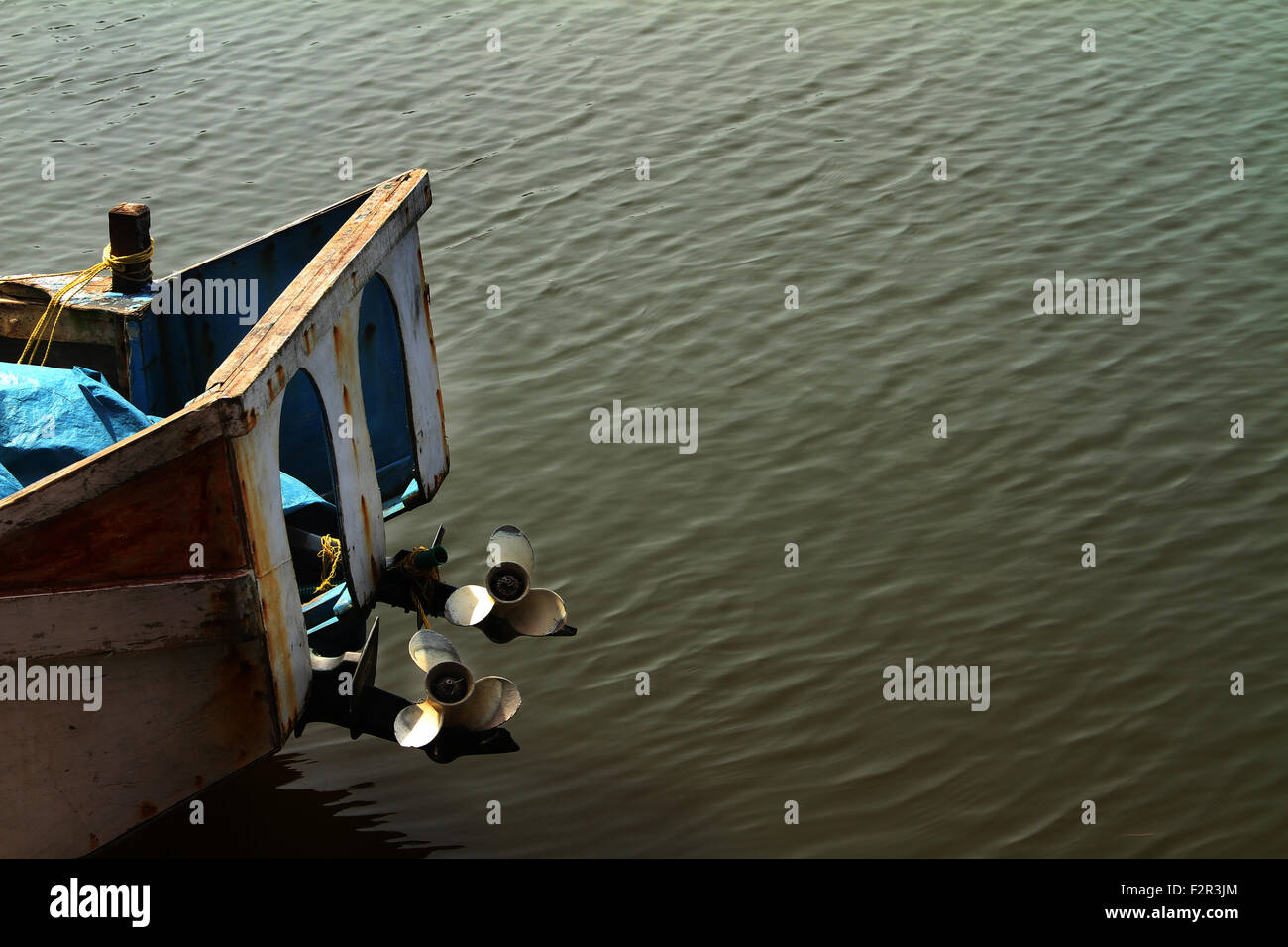 Hélice d'un petit bateau Banque D'Images