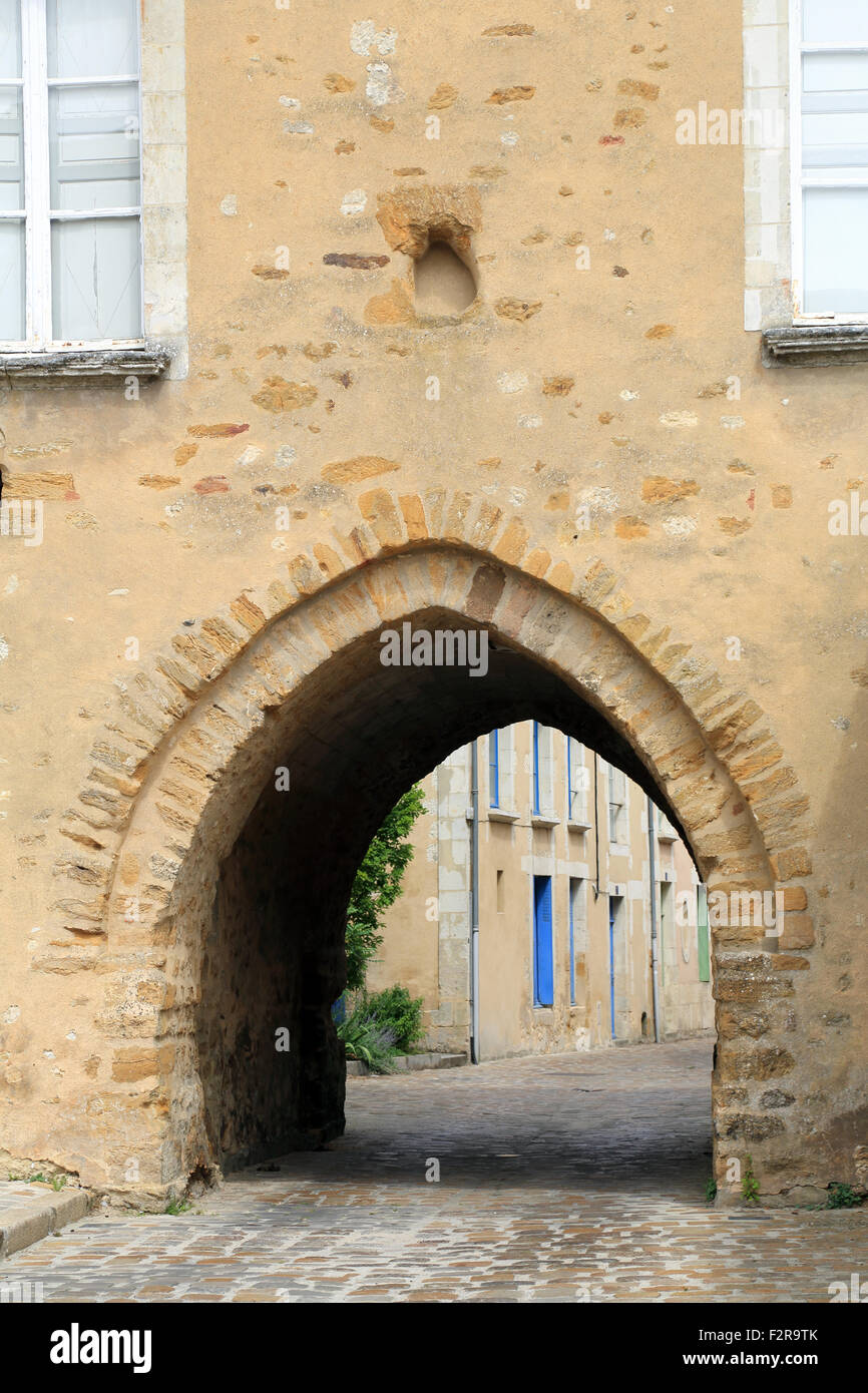 Porte Saint-Denis dans la Rue Henri Chartier, Mortagne au Perche, Orne, Basse Normandie, France - Aujourd'hui le Musée Percheron Banque D'Images
