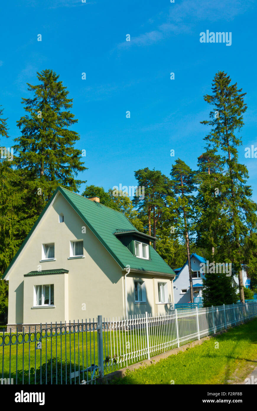 Domaine des maisons de vacances, près de Narva Joesuu, resort, comté d'Ida-Viru, est de l'Estonie, Europe Banque D'Images