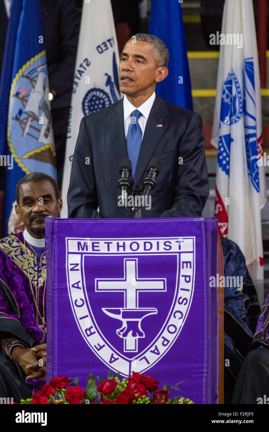 Le président américain Barack Obama offre l'éloge funèbre lors des funérailles d'État Sénateur Clementa tué à l'Arène Pinckney TD 24 juin 2015 à Charleston, Caroline du Sud. Pinckney est un des neuf personnes tuées au cours des semaines Charleston church massacre. Banque D'Images