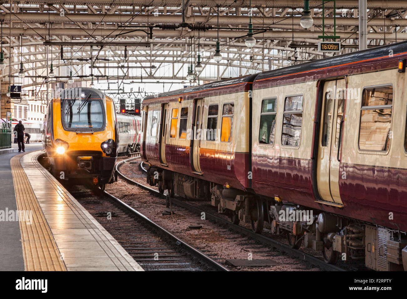 L'approche de la plate-forme, la gare centrale de Glasgow, Glasgow, Ecosse, Royaume-Uni. Banque D'Images