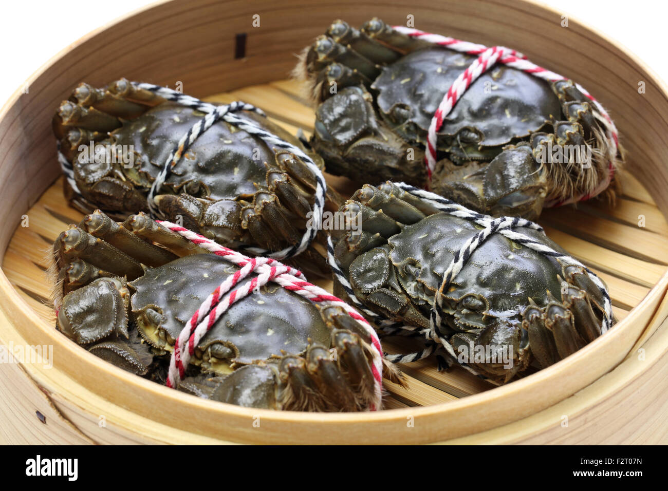 Matières crabe chinois, Shanghai crabe poilu en bateau à vapeur de bambou Banque D'Images
