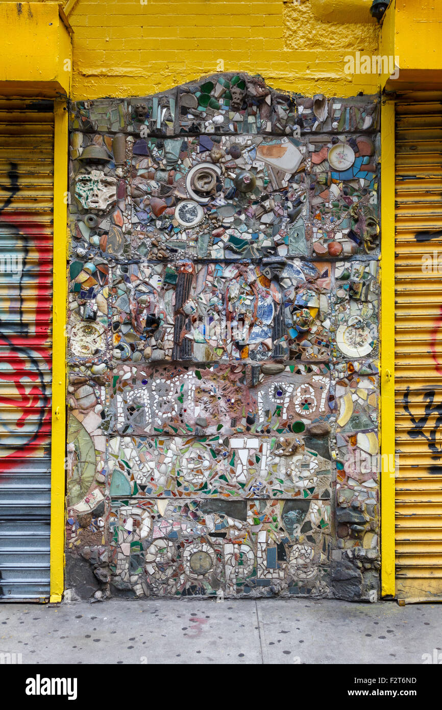 Mosaïque sur un alphabet City wall in New York, NY, USA. Banque D'Images