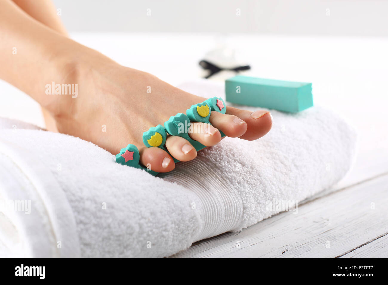Peinture d'orteils. Pédicure, beaux ongles sains.pédicure, cut peel, une femme à l'esthéticienne. Un spa pour les pieds Banque D'Images Peinture d'orteils. Pédicure, beaux ongles sains.pédicure, cut peel, une femme à l'esthéticienne. Un spa pour les pieds Banque D'Images