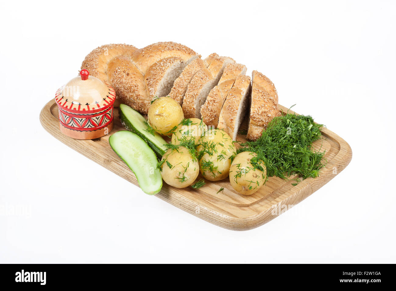 Pommes de pays rural alimentaire produit rétro isolés verdure close up studio white table diner goût objets ingrédients Banque D'Images