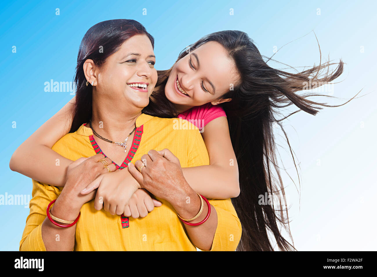 2 mère indienne et sa jeune fille profiter Banque D'Images