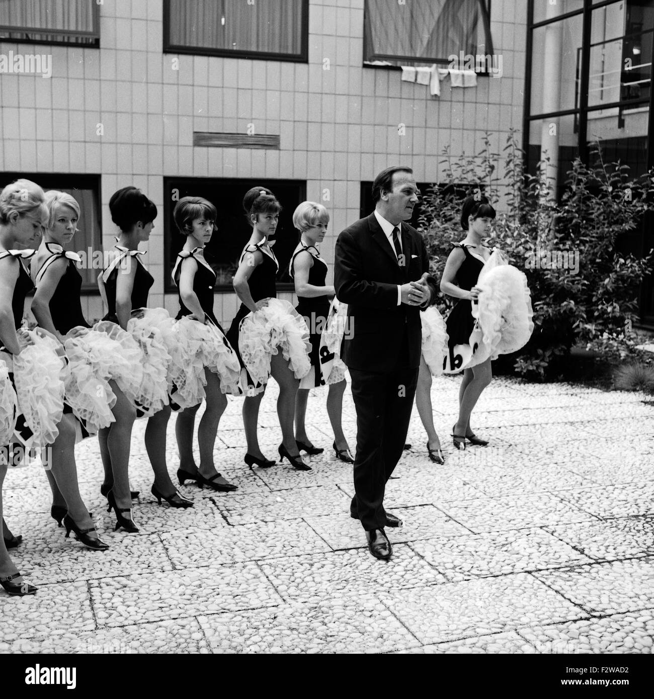 Musik aus Studio B, Musiksendung, Deutschland 1966, das Ballett übt im Hof des Sendegebäudes Banque D'Images