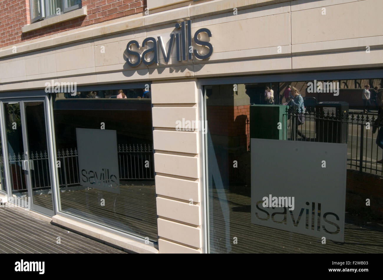 Savills agent immobilier agent windows uk marché du logement Vente d'une maison maison maisons Banque D'Images