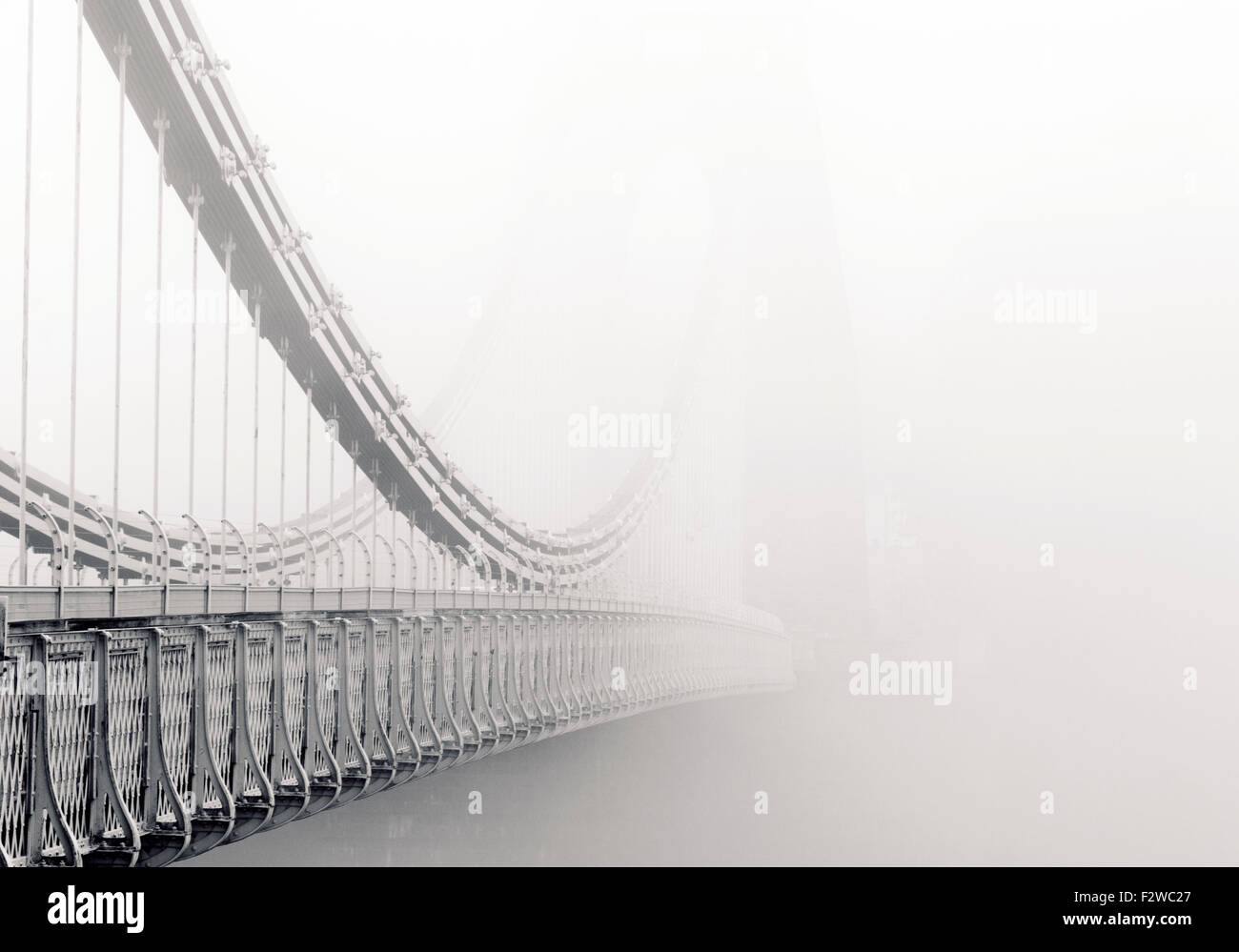 Brouillard sur le pont suspendu de Clifton à Bristol, Angleterre, Royaume-Uni Banque D'Images