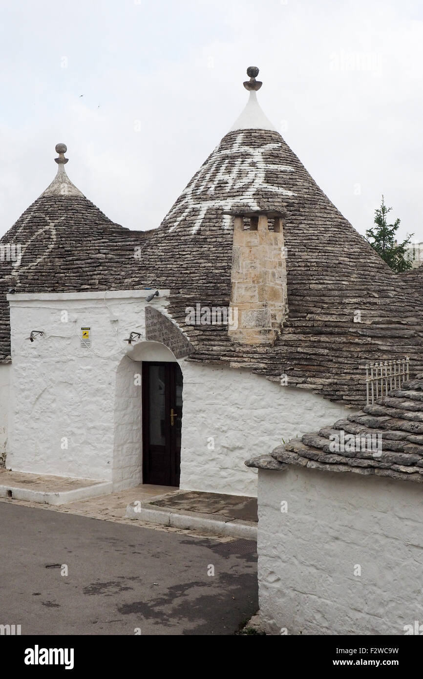 Dans le quartier de Monti Trulli d'Alberobello. Banque D'Images