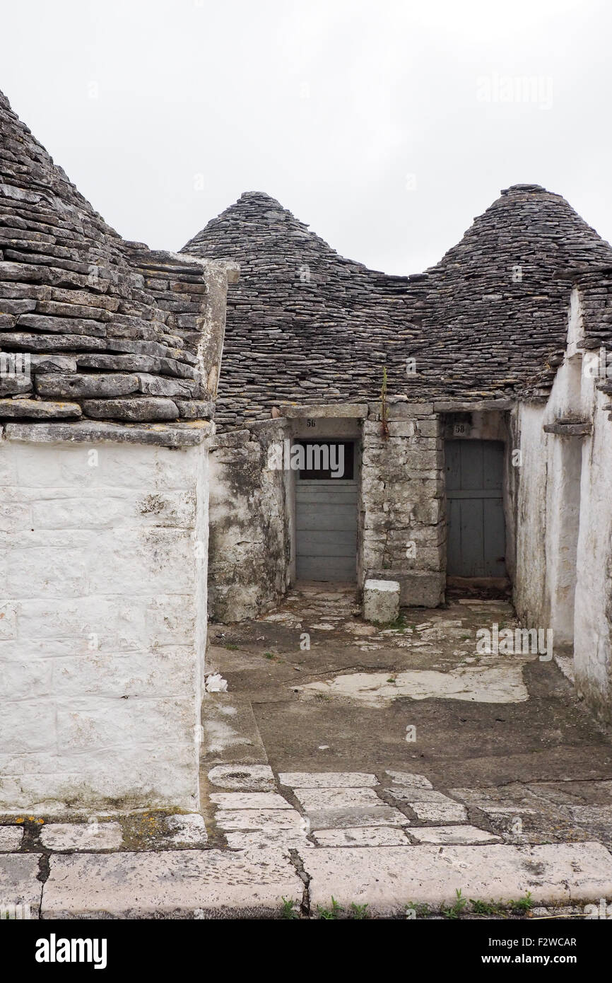 Trulli abandonnés dans le quartier de Monti à Alberobello Banque D'Images
