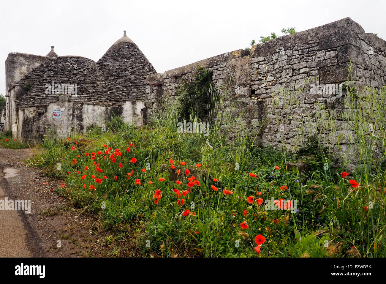 Trulli abandonnés cottages. Banque D'Images