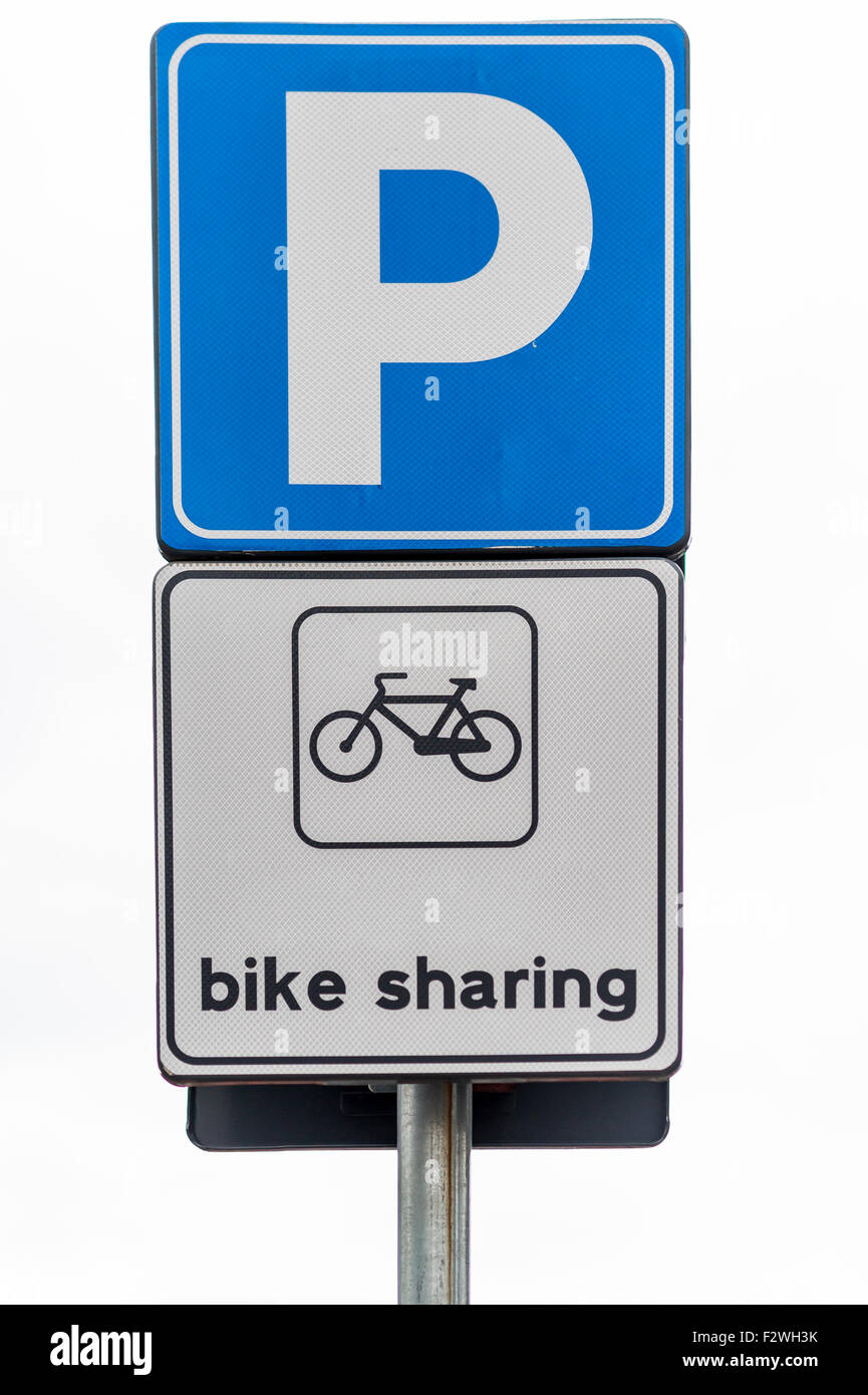 Parking le signal pour les vélos dans le partage Banque D'Images