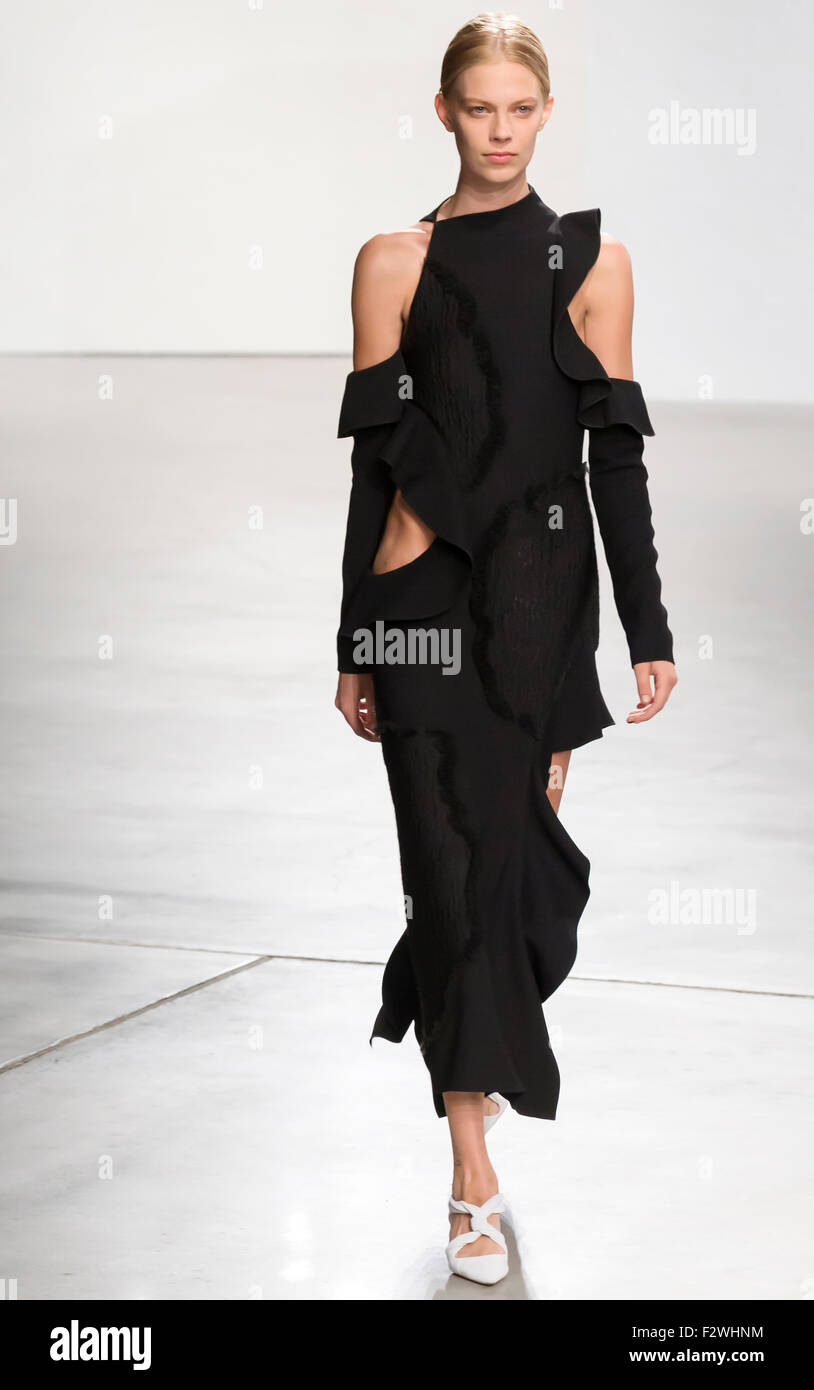 New York, NY - 16 septembre 2015 : Lexi Boling promenades la piste à l'Proenza Schouler fashion show Banque D'Images