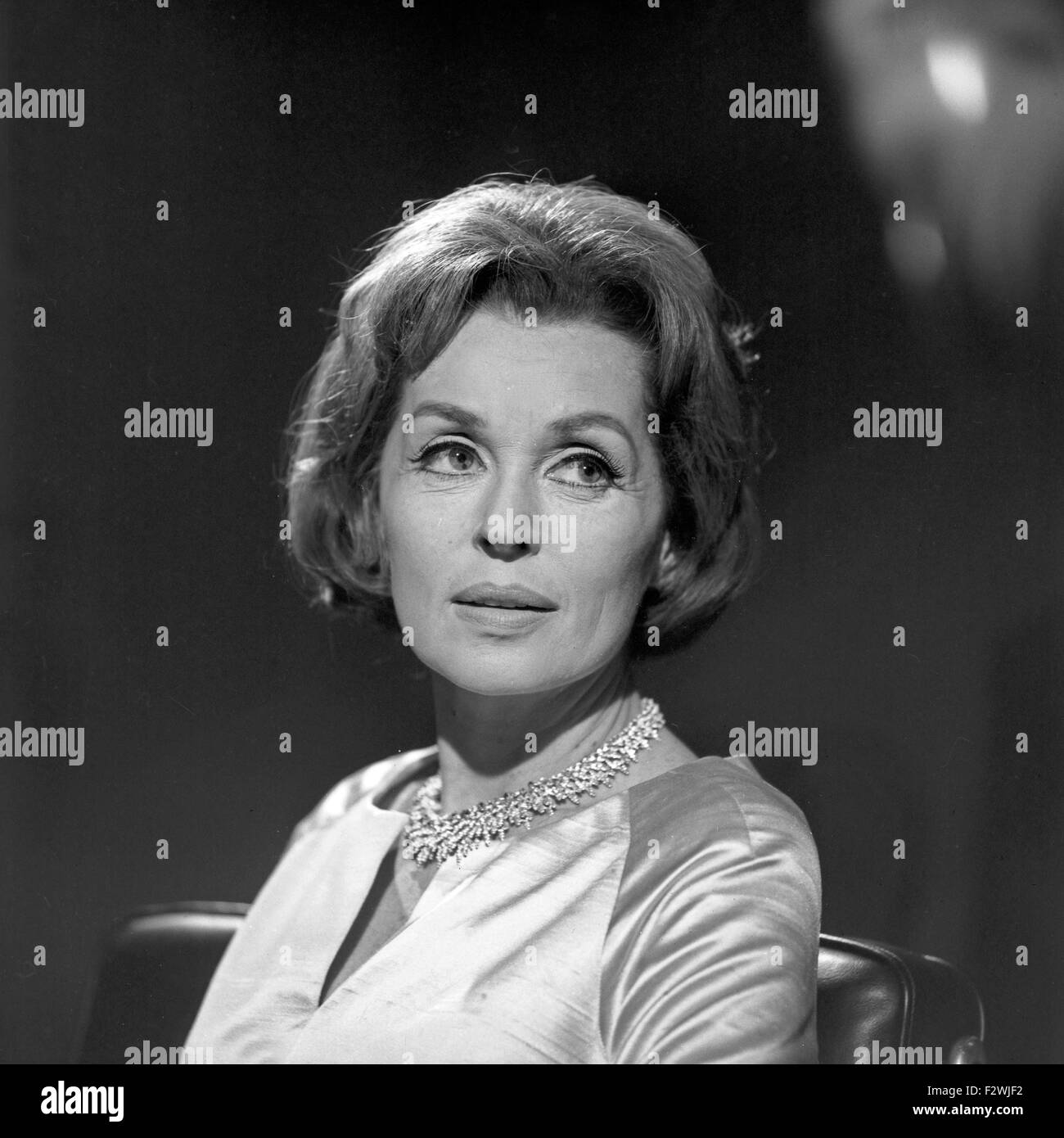 Deutsche Schauspielerin Lilli Palmer, Deutschland 1960 er Jahre. L'actrice allemande Lilli Palmer, de l'Allemagne des années 1960. Banque D'Images