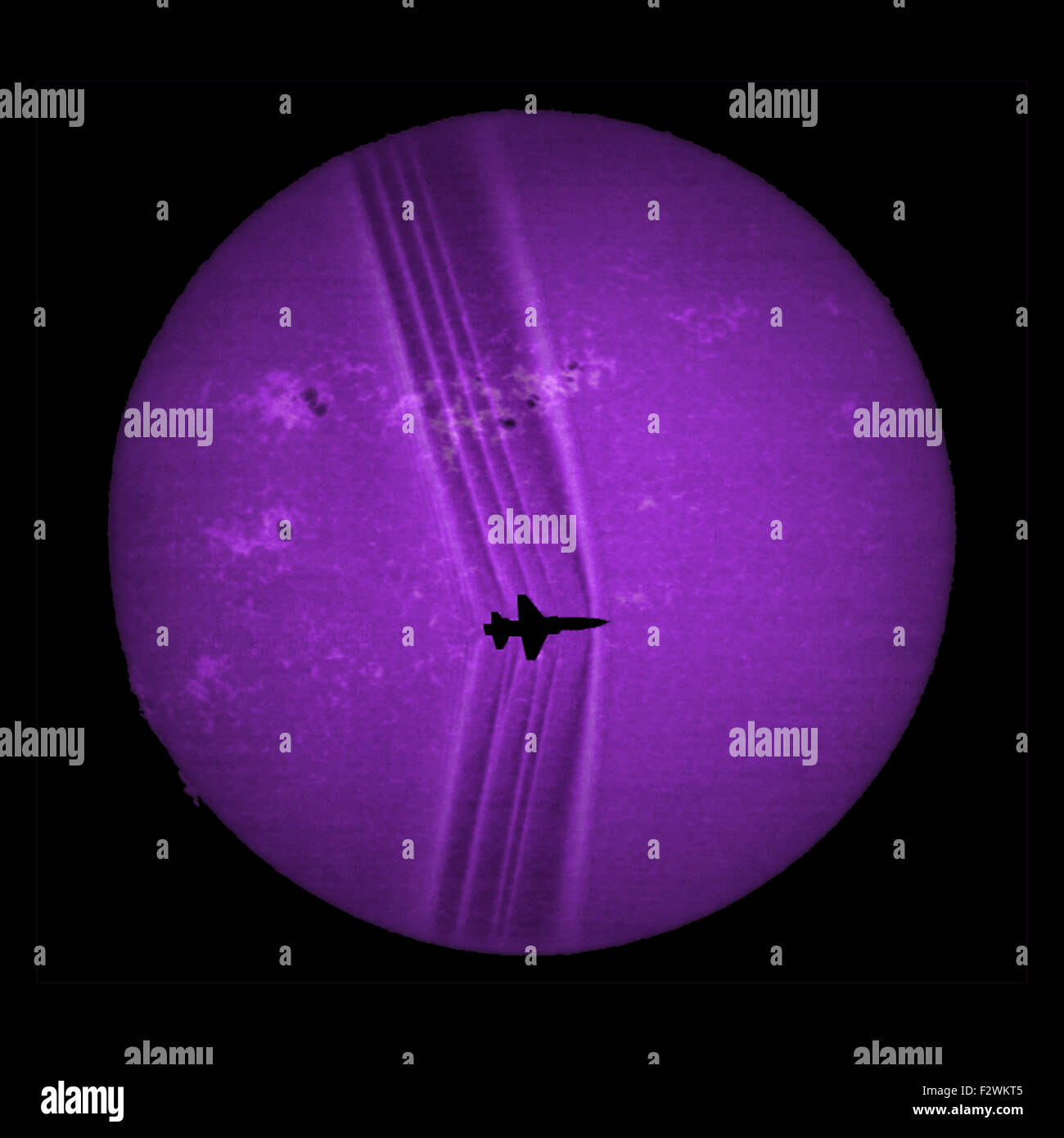 Shockwave supersonique libre publié par la NASA. 23 septembre 2015. En utilisant le disque solaire en toile de fond, ses détails révélés par un filtre optique Calcium-K, les chercheurs ont traité cette image pour révéler des ondes de choc créées par un supersonic T-38C. Une haute résolution et une version améliorée de l'imagerie de la NASA d'origine. Credit : NASA/Tribaleye J Marshall - Images/Alamy Live News Banque D'Images