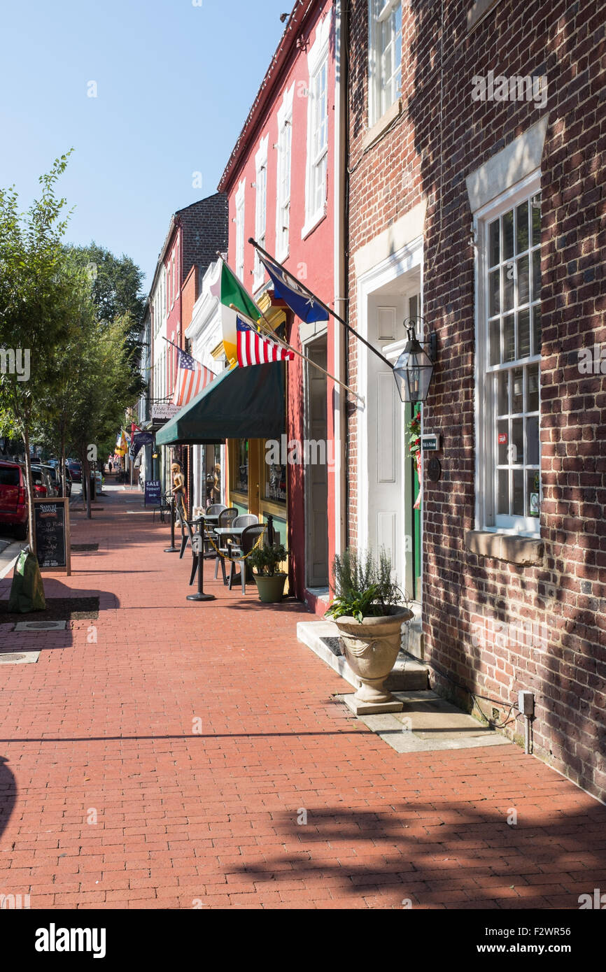 Rangée de boutiques et cafés dans la région de Caroline Street, Fredericksburg, VA Banque D'Images