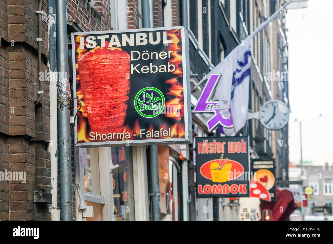 Les panneaux pour divers établissements alimentaires à Amsterdam Banque D'Images