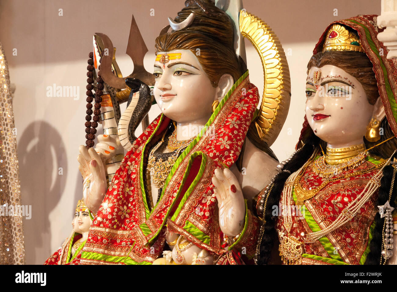 Close up des chefs de statues de dieux hindous, Temple Hindou, Lecture Lecture Grande-bretagne Berkshire UK Banque D'Images