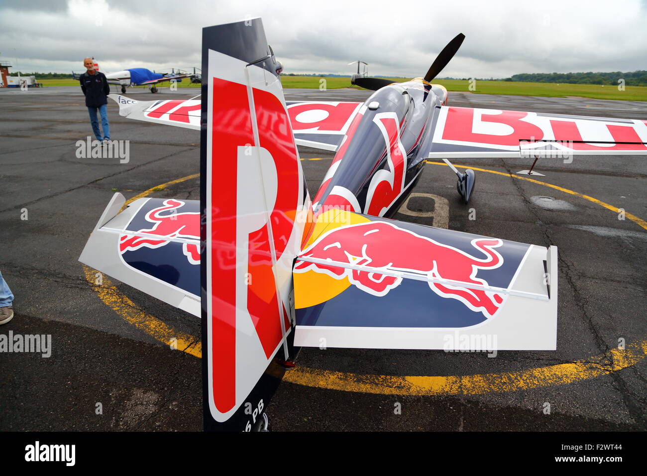 L'équipe Red Bull se prépare pour l'Ascot Red Bull Air Race 2015 à Wycombe Airpark Banque D'Images