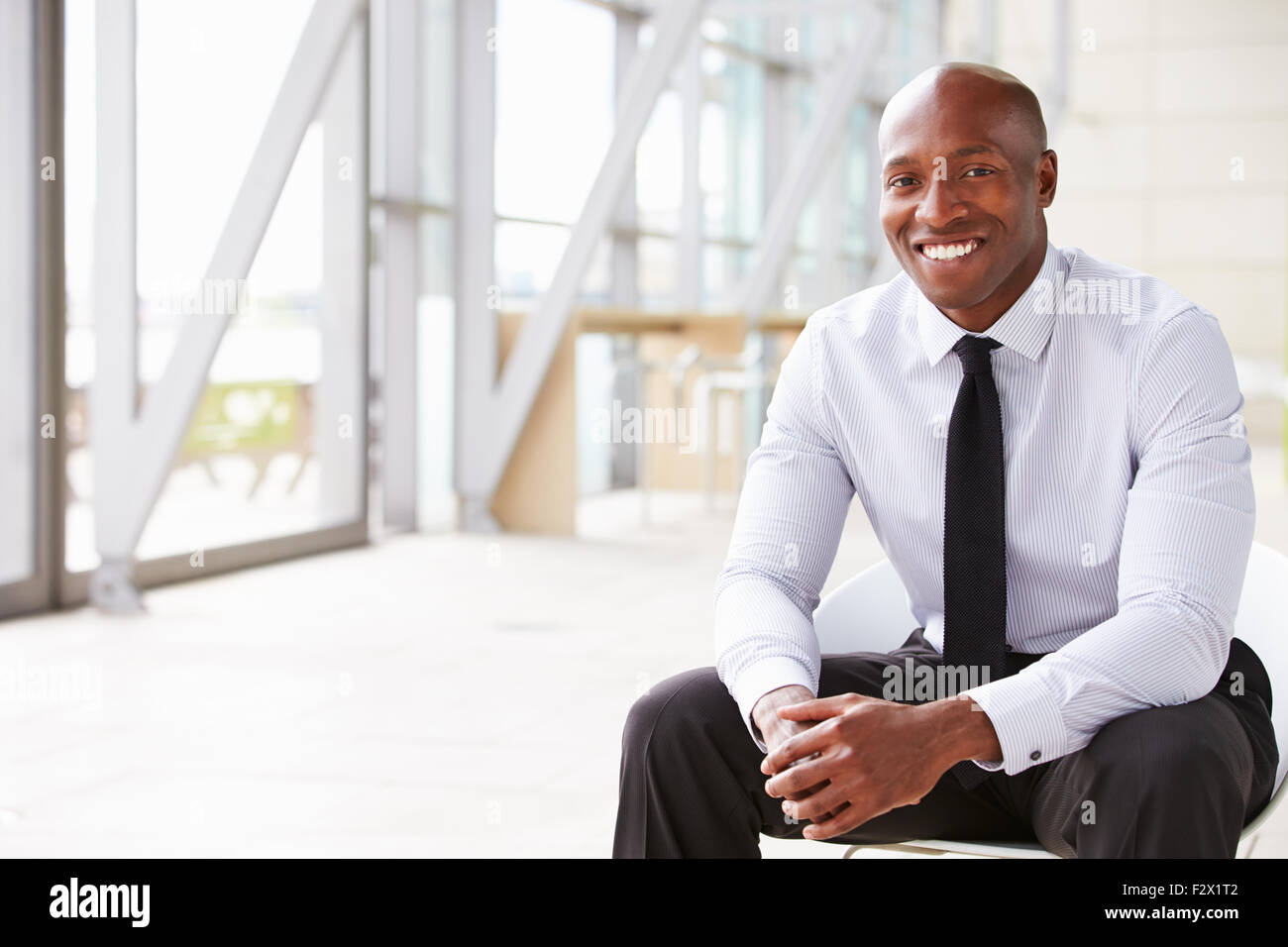Smiling African American businessman, portrait horizontal Banque D'Images