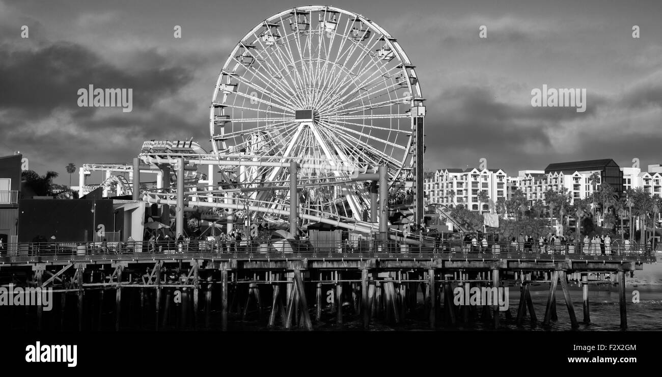 Grande roue sur un quai, la jetée de Santa Monica, Santa Monica, Los Angeles County, Californie, USA Banque D'Images