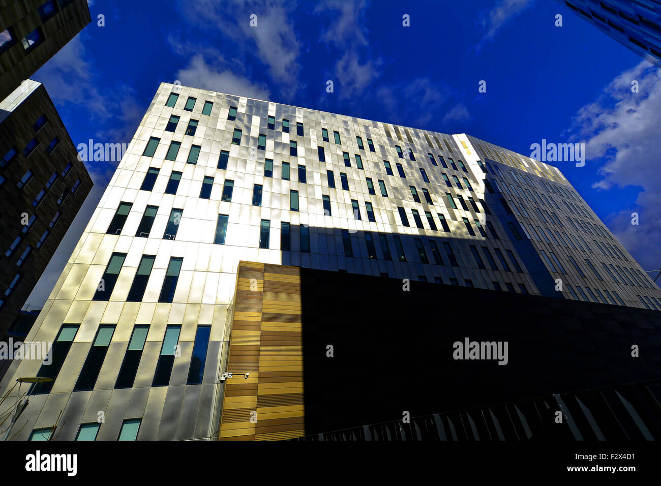 Newcastle Upon Tyne, le blue star Square, centre-ville, vert, des nuages sombres, le nord de l'Architecture, appartements pour étudiants Banque D'Images