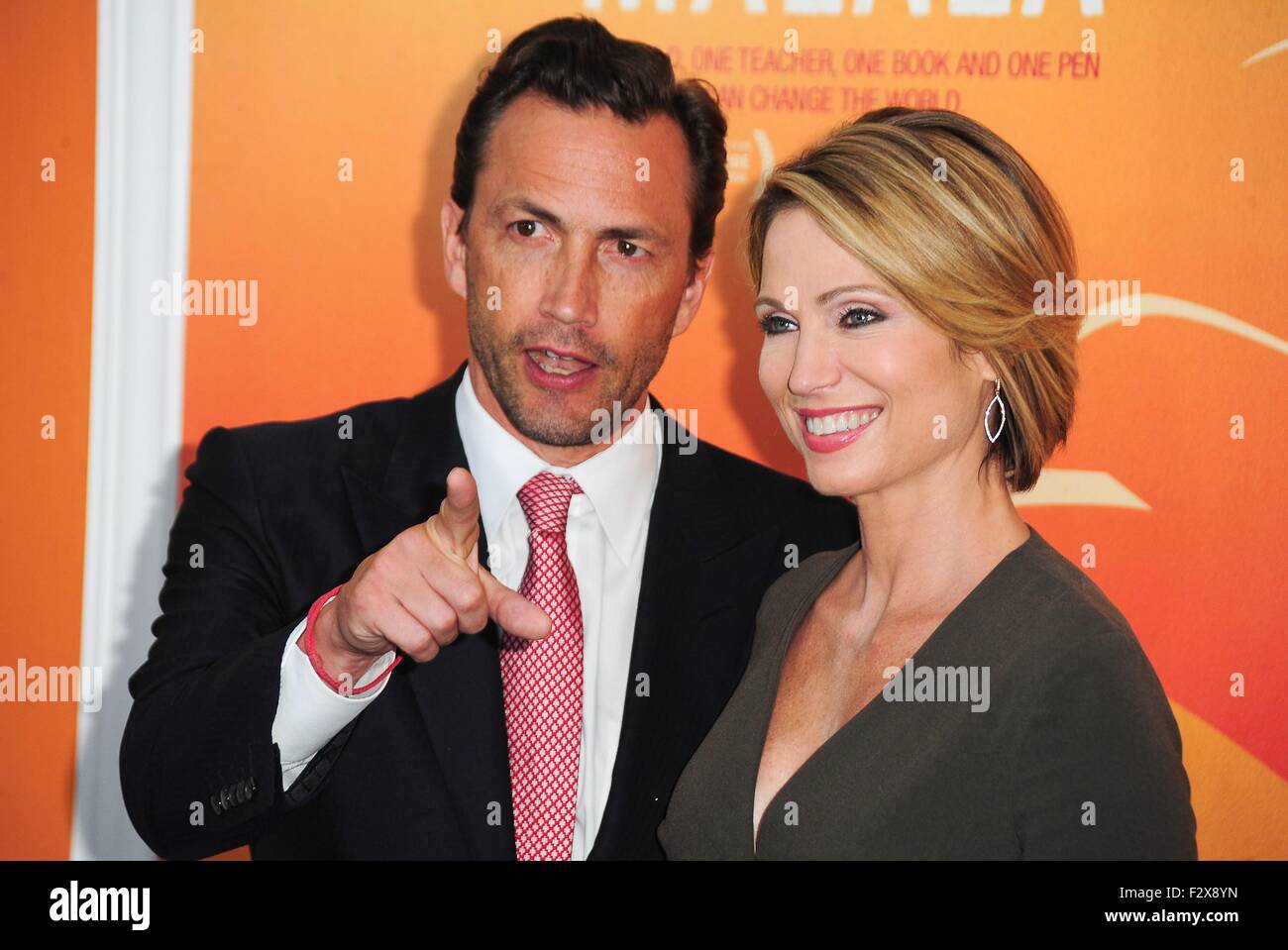 New York, NY, USA. Sep 24, 2015. Andrew Shue, femme au niveau des arrivées pour qu'il m'a appelée MALALA Premiere, Ziegfeld Theatre, New York, NY Le 24 septembre 2015. Credit : Gregorio T./Binuya Everett Collection/Alamy Live News Banque D'Images