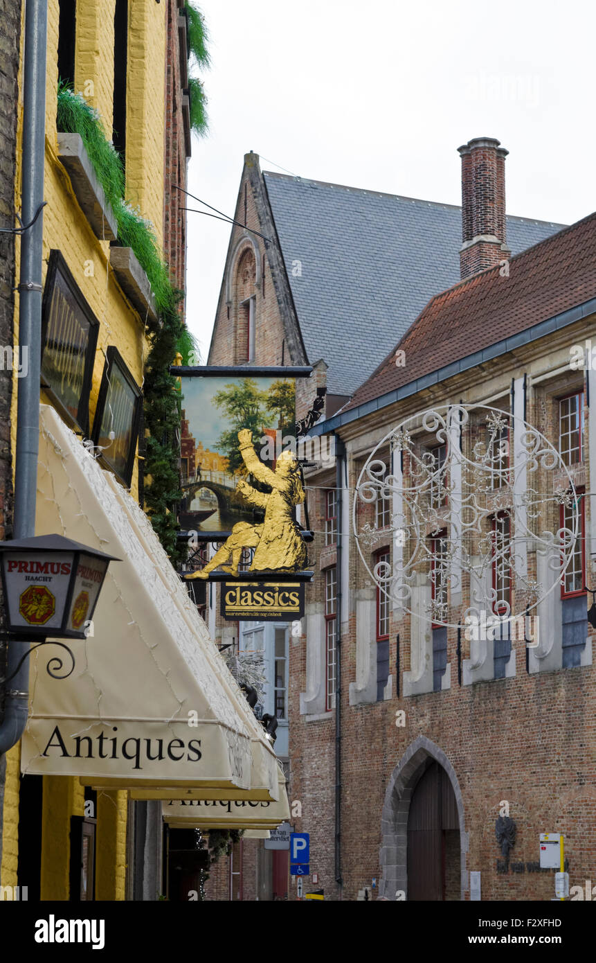 Antique Shop publicité street sign Bruges Belgique Banque D'Images