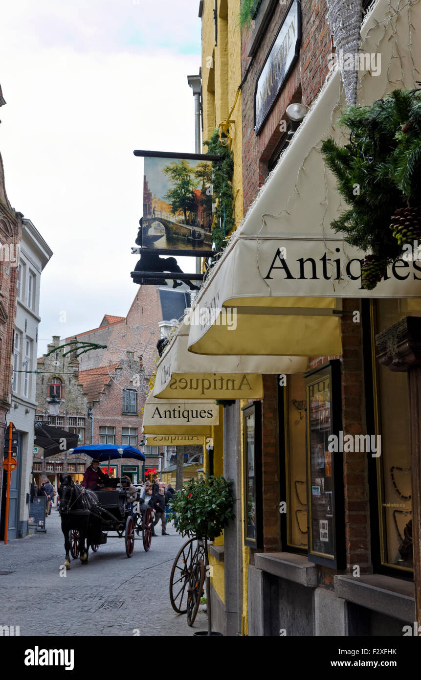Antique Shop publicité street sign Bruges Belgique Banque D'Images