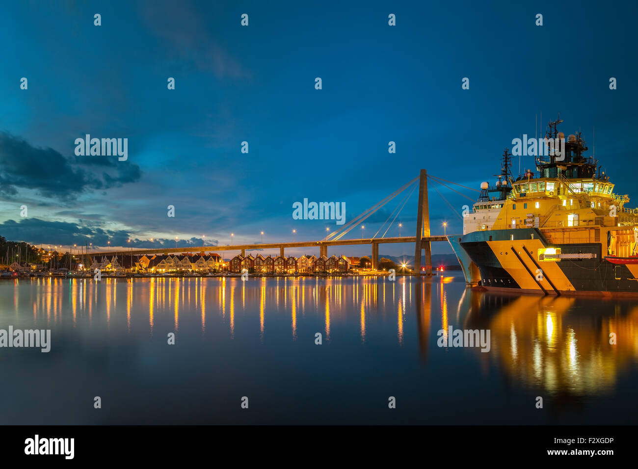 Une belle scène de nuit Port de Stavanger, Norvège. Banque D'Images