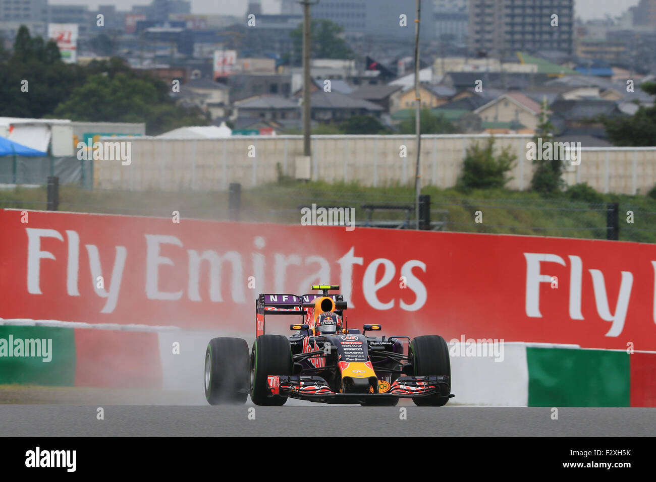 Suzuka, au Japon. 25 Septembre, 2015. Grand Prix de Formule 1 du Japon. Infiniti Red Bull Racing - Daniil Kvyat photographié au cours de la pluie vendredi pratique touchés. Credit : Action Plus Sport/Alamy Live News Banque D'Images