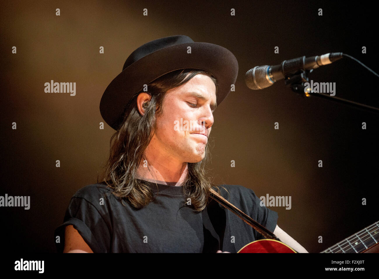 Glasgow, Ecosse, Royaume-Uni. 24 Septembre, 2015. James Bay fonctionne à l'O2 Academy Glasgow le 24 septembre 2015 à Glasgow, en Écosse. Crédit : Sam Kovak/Alamy Live News Banque D'Images